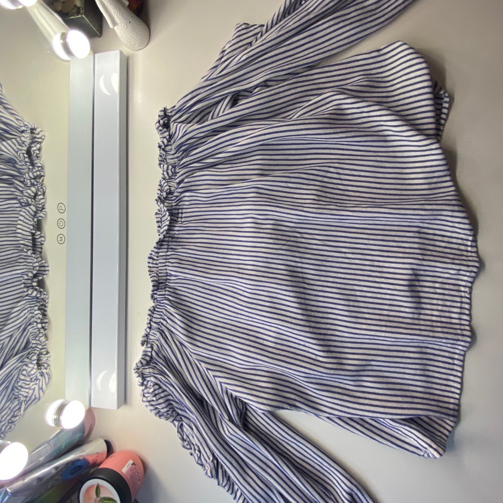 ARIZONA JEAN CO. off the shoulder blouse